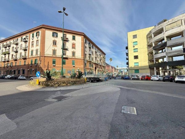 negozio in vendita a Napoli in zona Fuorigrotta
