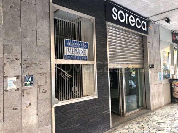 negozio in vendita a Napoli in zona Vomero
