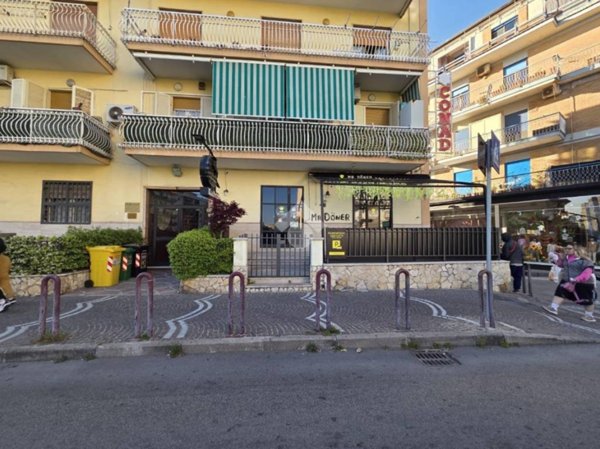 negozio in vendita a Napoli in zona Pianura