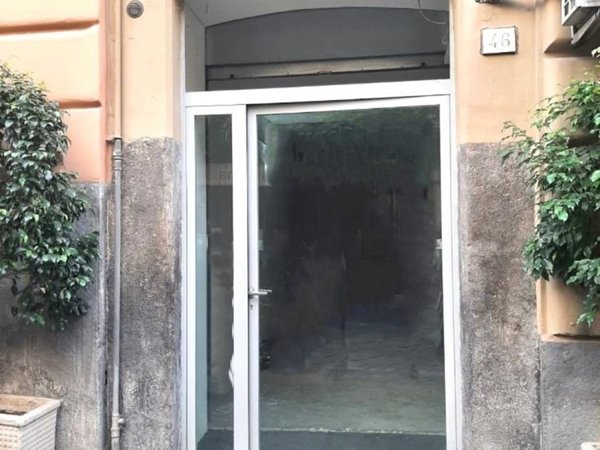 negozio in vendita a Napoli in zona Chiaia