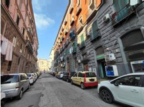 appartamento in vendita a Napoli in zona San Carlo all'Arena
