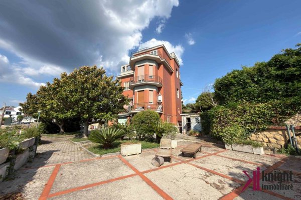 casa indipendente in vendita a Napoli in zona Posillipo
