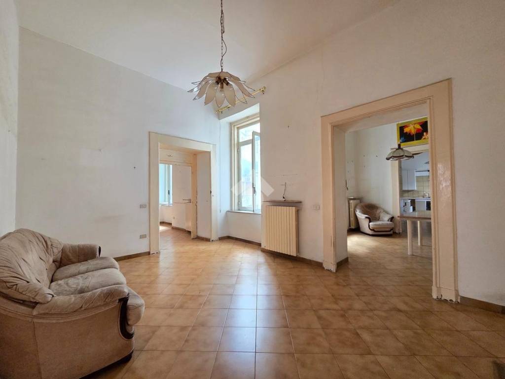 appartamento in vendita a Napoli in zona San Lorenzo