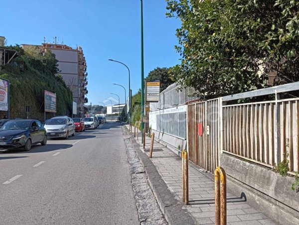 locale commerciale in vendita a Napoli in zona Vomero