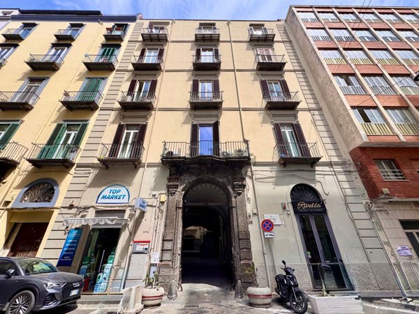 appartamento in vendita a Napoli in zona San Ferdinando