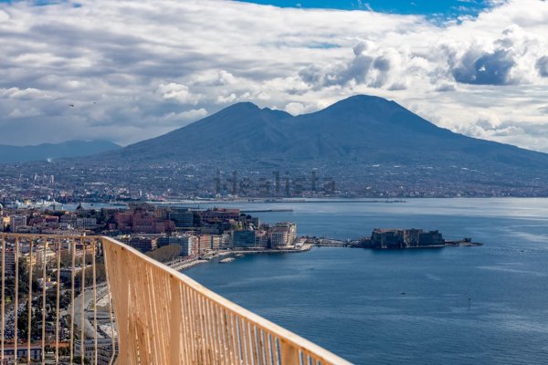 appartamento in vendita a Napoli in zona Posillipo