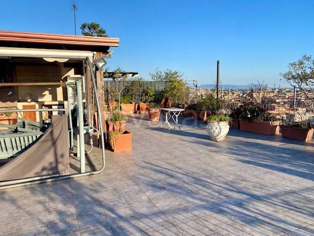 appartamento in vendita a Napoli in zona Arenella
