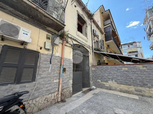 appartamento in vendita a Napoli in zona San Carlo all'Arena