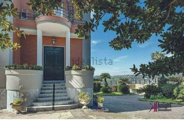 casa indipendente in vendita a Napoli in zona Posillipo