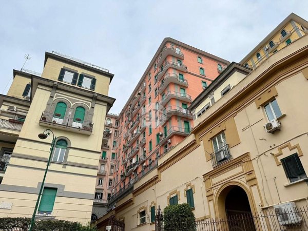 appartamento in vendita a Napoli in zona Chiaia