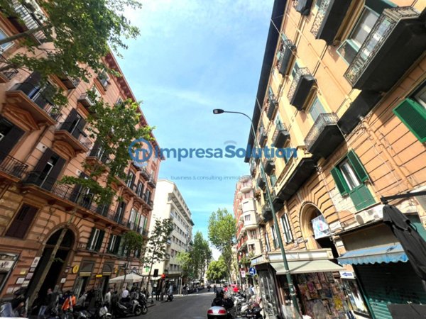 negozio in vendita a Napoli in zona Vomero