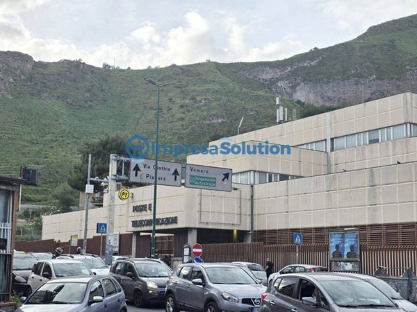 negozio in vendita a Napoli in zona Soccavo