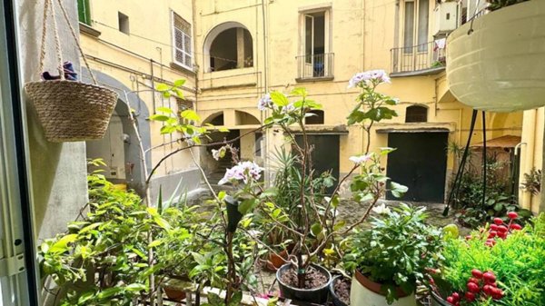 appartamento in vendita a Napoli in zona Mercato