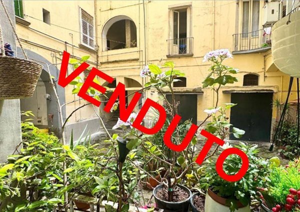 appartamento in vendita a Napoli in zona Mercato