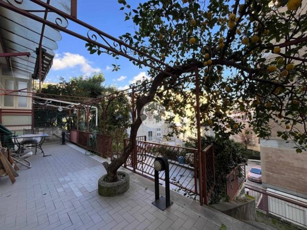 appartamento in vendita a Napoli in zona Stella