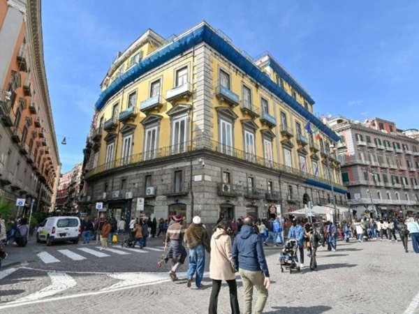 appartamento in vendita a Napoli in zona Chiaia