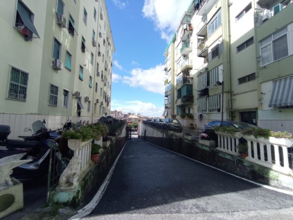 appartamento in vendita a Napoli in zona Fuorigrotta