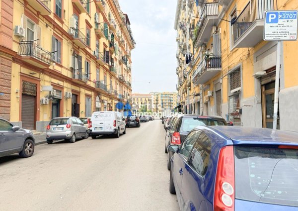 locale commerciale in vendita a Napoli in zona Vicaria