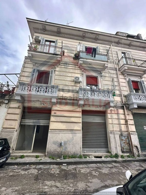 locale commerciale in vendita a Napoli in zona Secondigliano