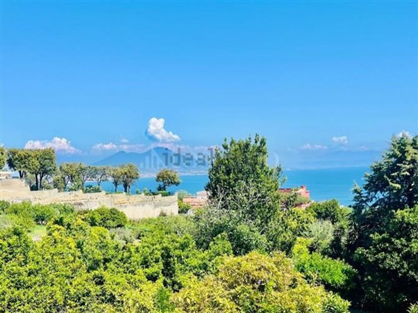 appartamento in vendita a Napoli in zona Posillipo