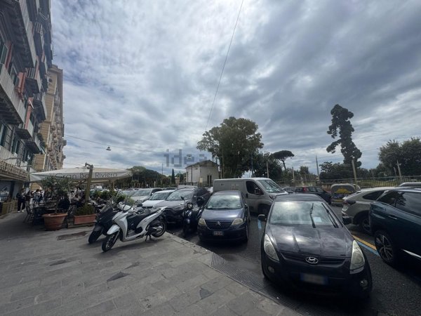 appartamento in vendita a Napoli in zona Chiaia