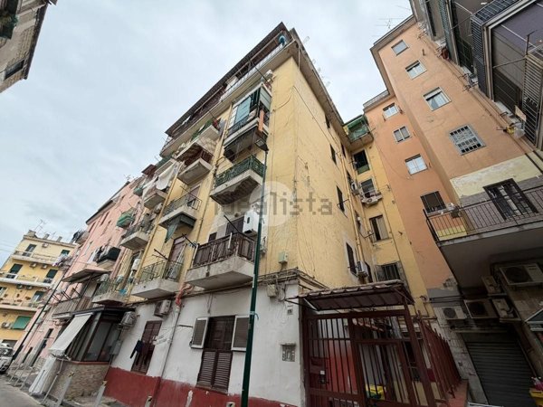 appartamento in vendita a Napoli in zona San Carlo all'Arena