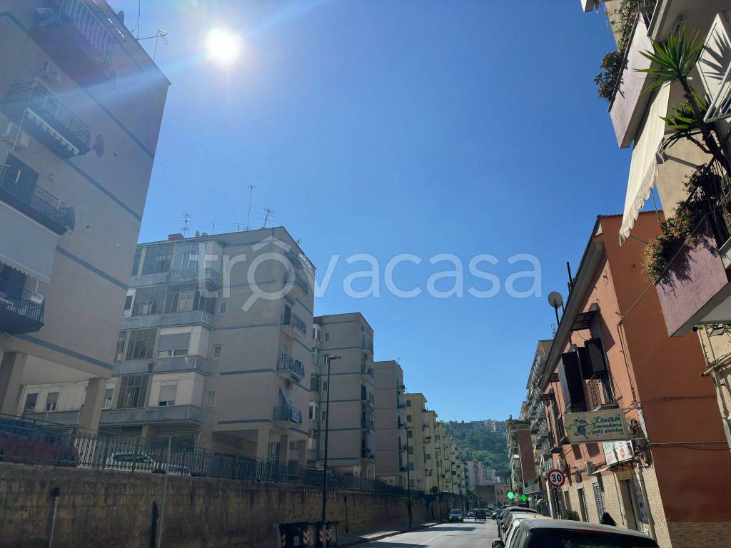 appartamento in vendita a Napoli in zona Fuorigrotta