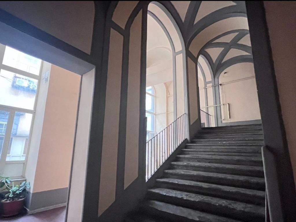 appartamento in vendita a Napoli in zona Chiaia