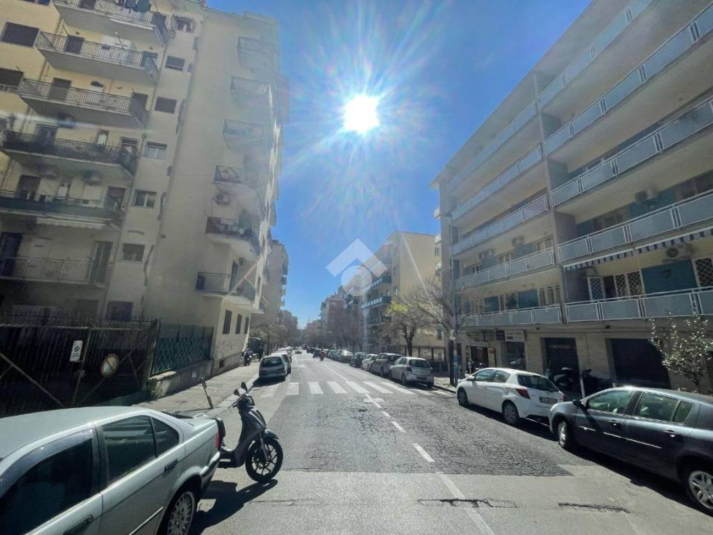 negozio in vendita a Napoli in zona Arenella