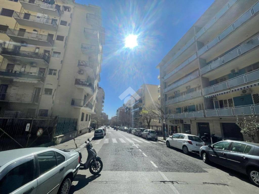 negozio in vendita a Napoli in zona Arenella