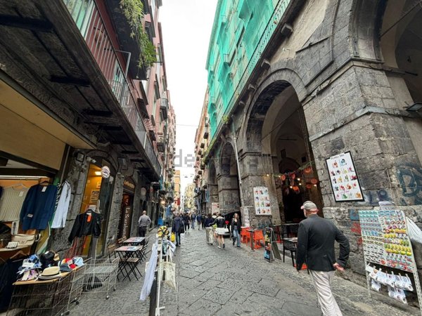 appartamento in vendita a Napoli in zona San Lorenzo