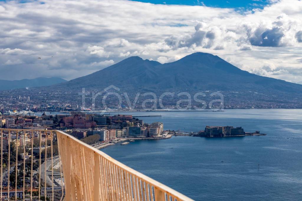 appartamento in vendita a Napoli in zona Posillipo