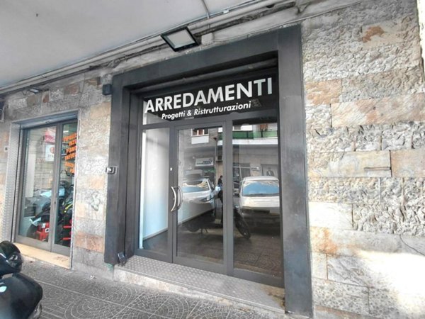 negozio in vendita a Napoli in zona Vomero