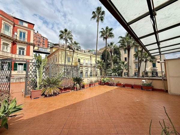 appartamento in vendita a Napoli in zona Chiaia