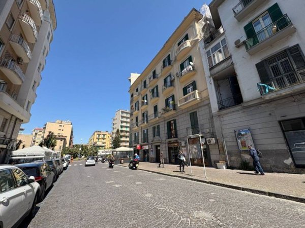 negozio in vendita a Napoli in zona Vomero