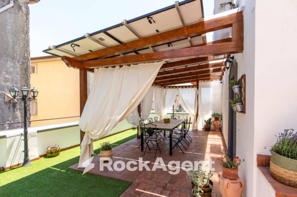 appartamento in vendita a Napoli in zona Stella