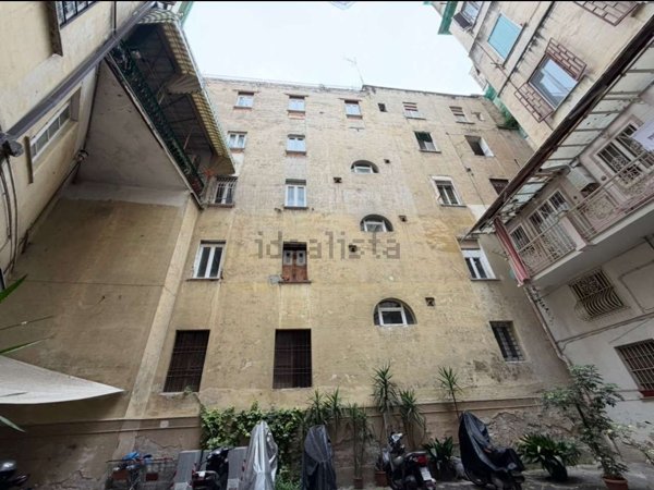 appartamento in vendita a Napoli in zona Pendino / San Giuseppe