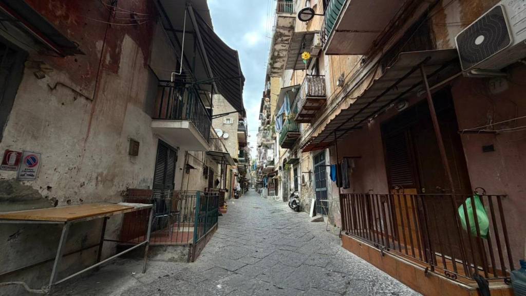 appartamento in vendita a Napoli in zona Stella