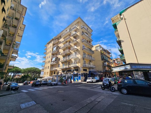appartamento in vendita a Napoli in zona Bagnoli