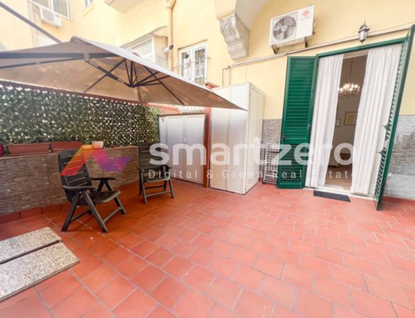 appartamento in vendita a Napoli in zona Chiaia