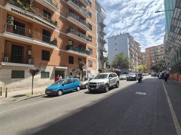 negozio in vendita a Napoli in zona Vomero