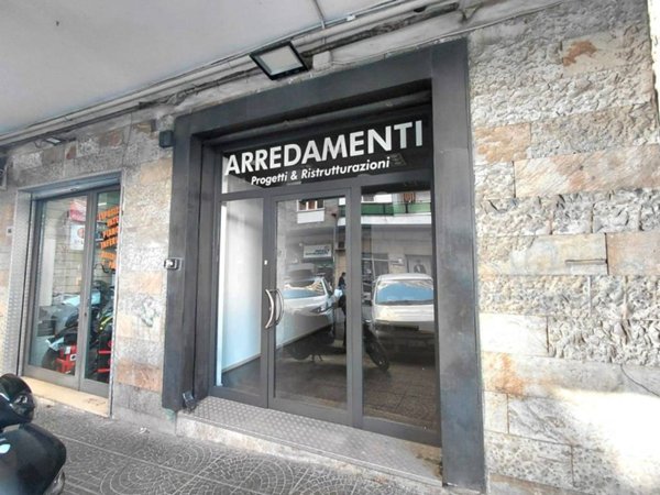 negozio in vendita a Napoli in zona Camaldoli