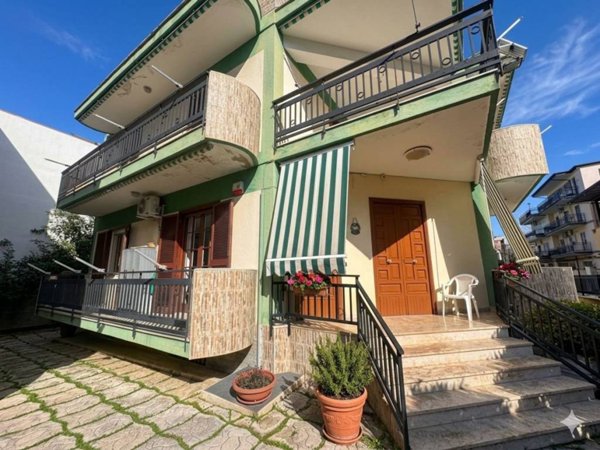 casa indipendente in vendita a Napoli in zona Barra