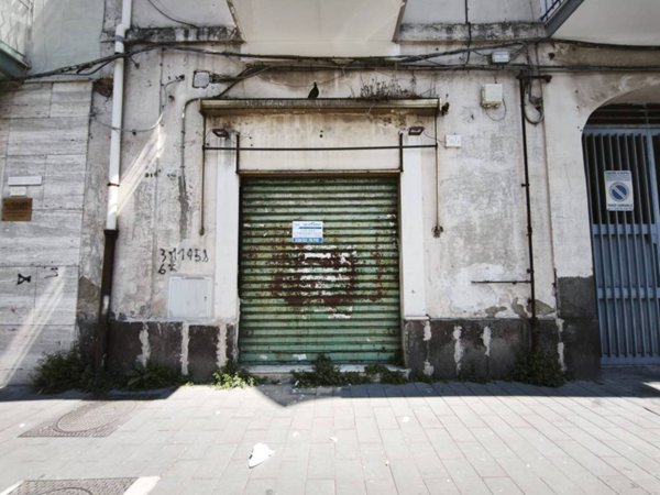 negozio in vendita a Napoli in zona Secondigliano