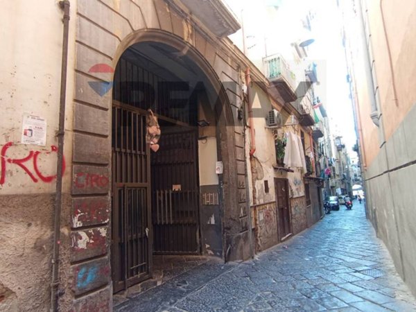 negozio in vendita a Napoli in zona San Lorenzo
