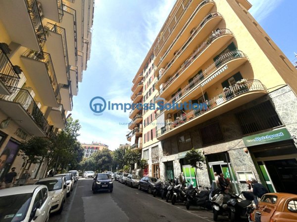 negozio in vendita a Napoli in zona Arenella