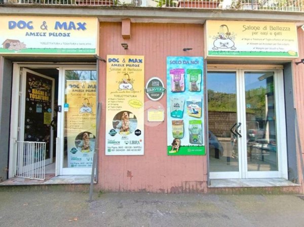 negozio in vendita a Napoli in zona Vomero