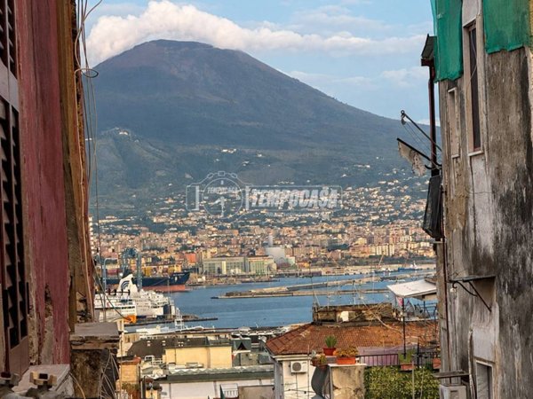 appartamento in vendita a Napoli in zona Stella