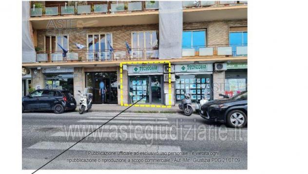 locale commerciale in vendita a Napoli in zona Posillipo