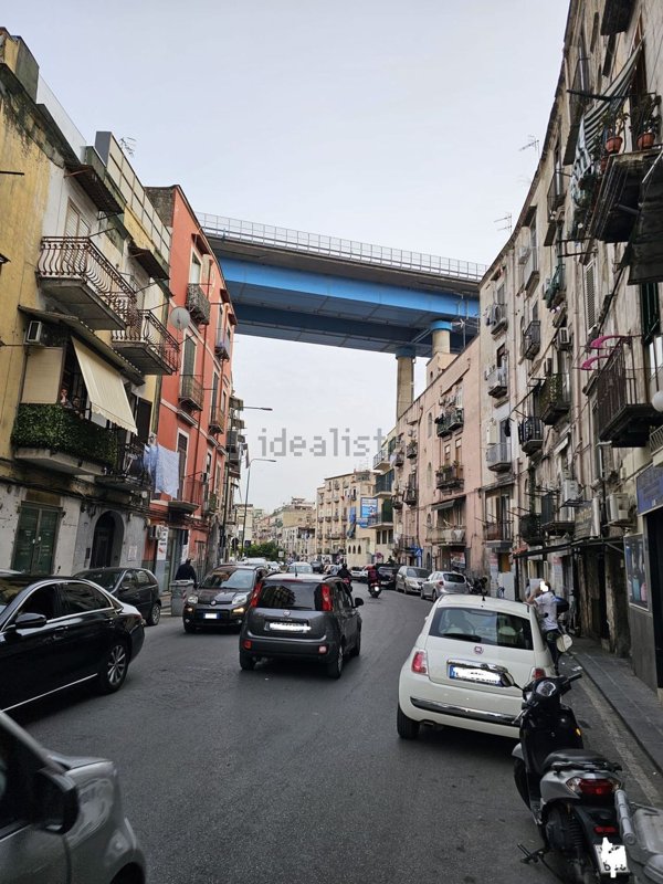 appartamento in vendita a Napoli in zona San Carlo all'Arena